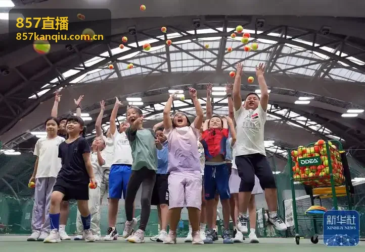 857直播电脑办公观赛场景